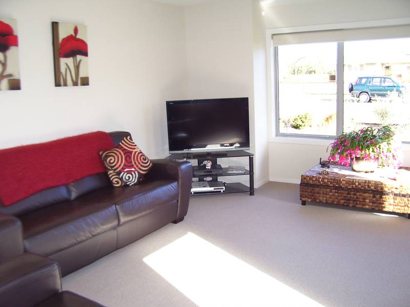 TAUPO CENTRAL Picture 2