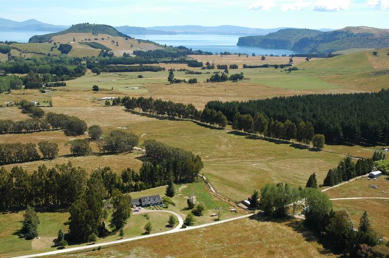 TUKAIRANGI ROAD - LAKE TAUPO. Picture 1