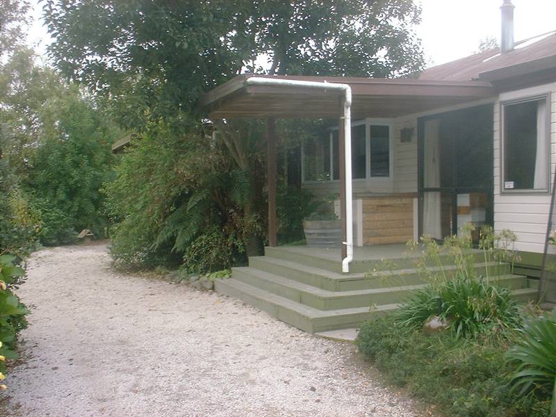 WHAKAIPO BAY - LAKE TAUPO Picture 3