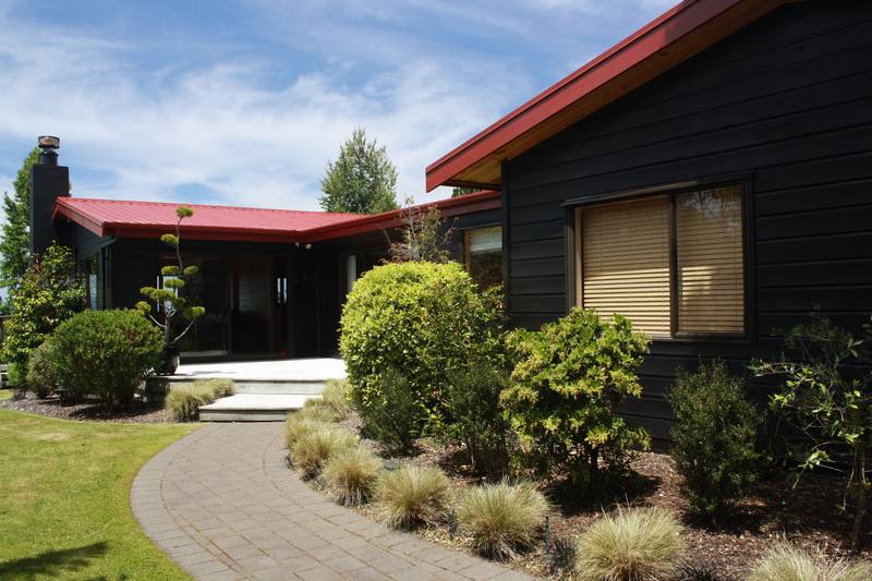 ACACIA BAY Picture 1