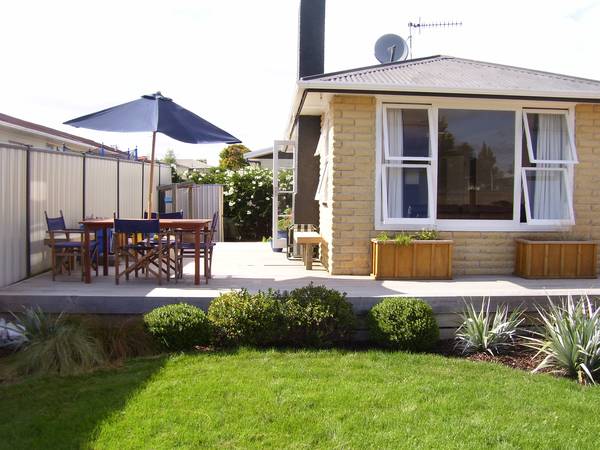 TAUPO CENTRAL Picture 2