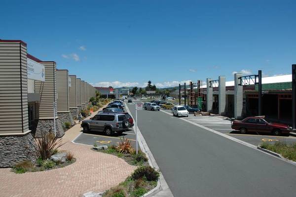 FOR LEASE - TOTARA STREET SHOPPING CENTRE Picture 3