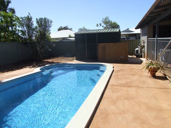 Massive pool! Picture 1