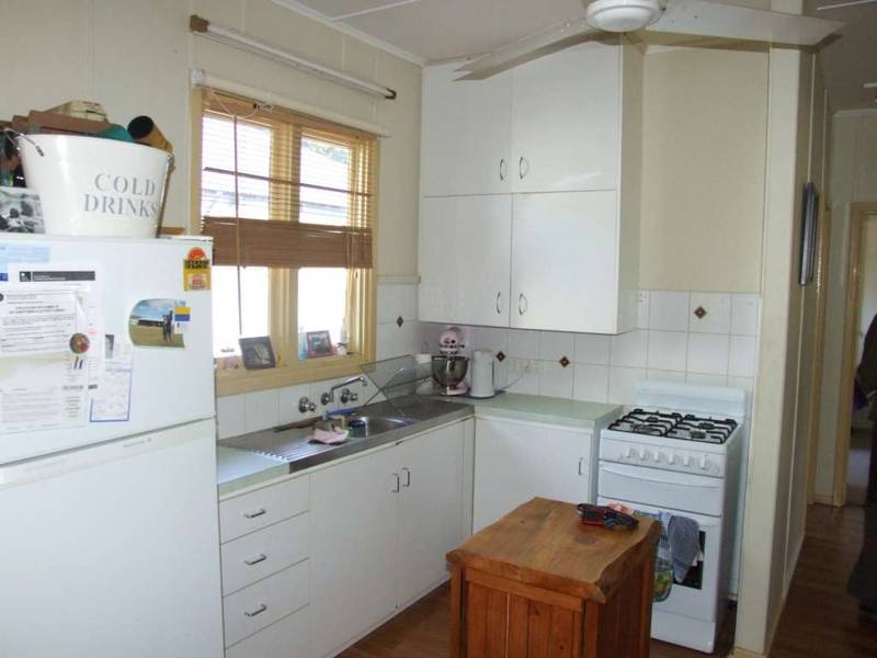 FIRST HOME BUYERS DELIGHT ! Picture 2