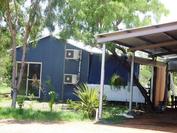 RURAL LIFESTYLE!!! Picture 1