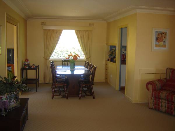 CLASSIC 4 BEDROOM HOME Picture 3