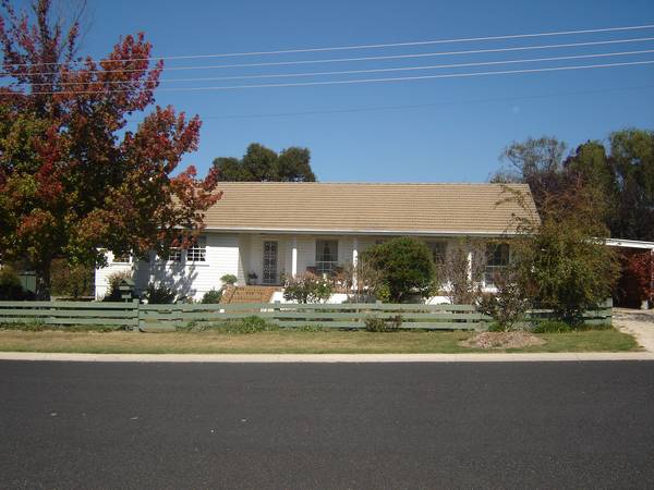 CLASSIC 4 BEDROOM HOME Picture 1