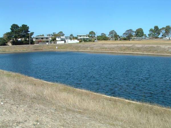 ABSOLUTE WATERFRONT - Full Jetty Included Picture 2