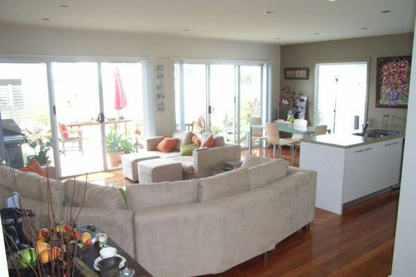 ARCHITECT DESIGNED TOWN HOUSE WITH PRIVATE JETTY BERTH Picture 2