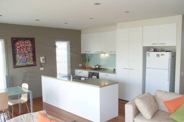 ARCHITECT DESIGNED TOWN HOUSE WITH PRIVATE JETTY BERTH Picture 3