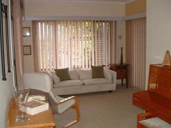 BLUE & GREEN MUST BE SEEN Picture 3