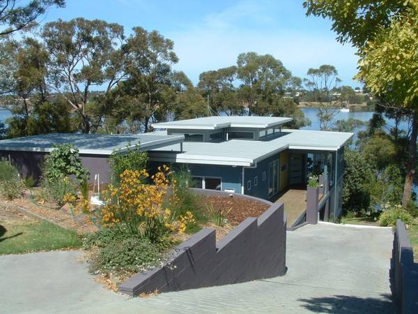 BRAND NEW, MODERN WATERFRONT RESERVE WITH JETTY BERTH Picture 1