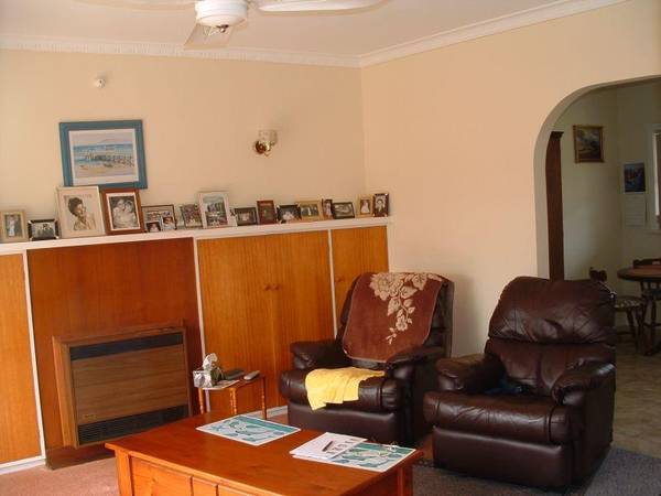 CLOSE TO LAKE KING & BOAT RAMP Picture 2