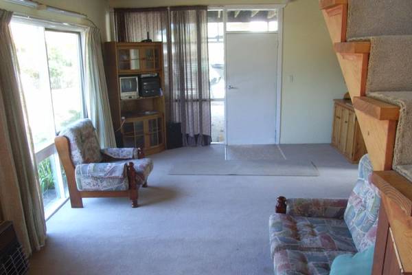 FOUR BEDROOMS IN IDEAL LOCATION Picture 2