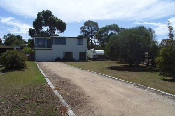 FOUR BEDROOMS IN IDEAL LOCATION Picture 1