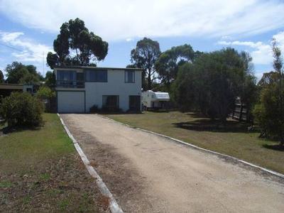 FOUR BEDROOMS IN IDEAL LOCATION Picture