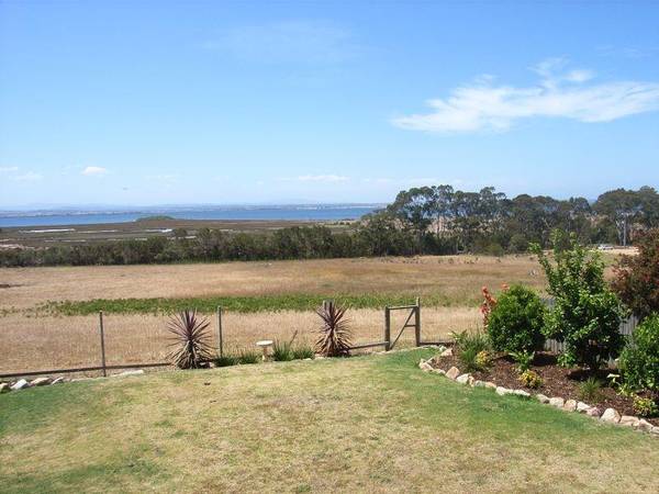 LAKE AND MOUNTAIN VIEWS Picture 2