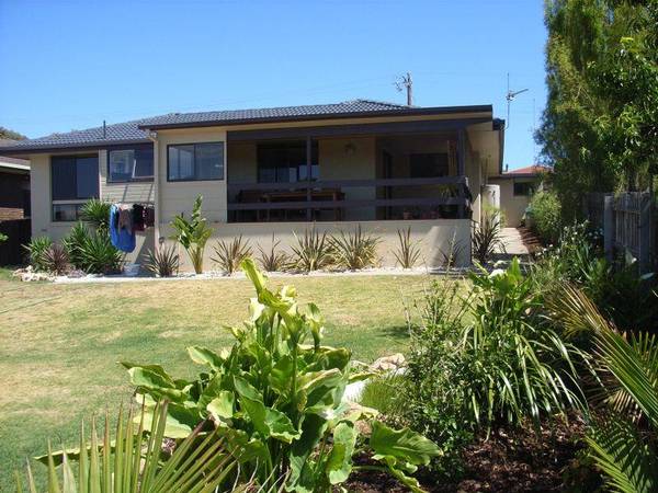 LAKE AND MOUNTAIN VIEWS Picture 3