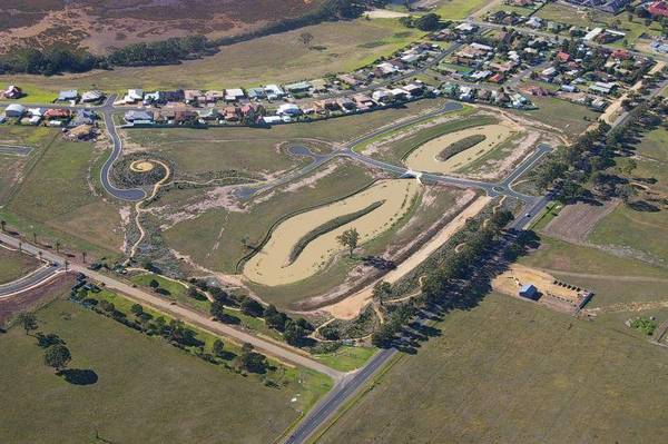 LAKESIDE LIVING Picture 1