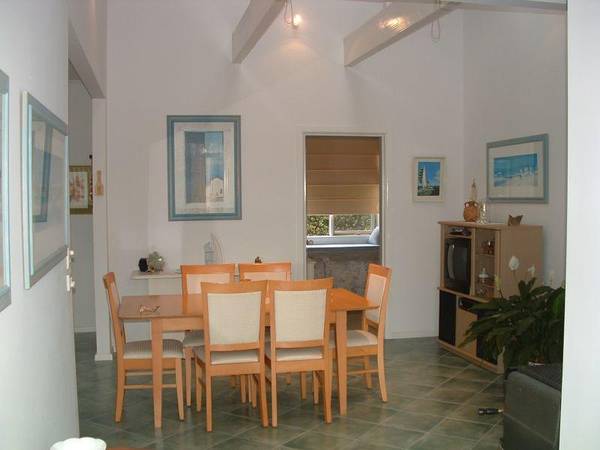 NOBODY KNOWS WE'RE HERE!! Picture 2