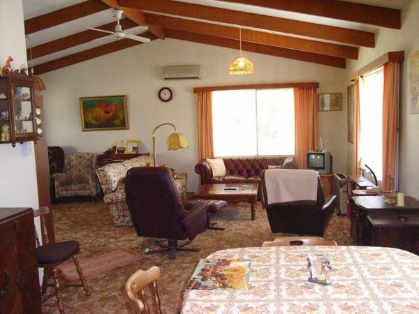 PERFECT LOCATION ON RAYMOND ISLAND Picture 2