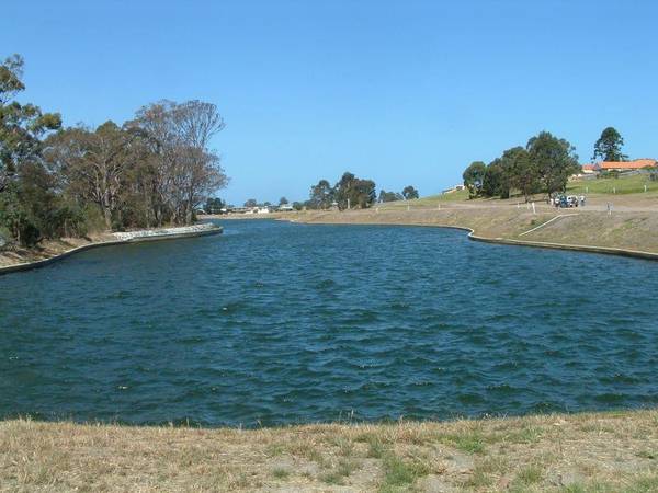 THE ULTIMATE IN NORTH FACING WATERFRONT ALLOTMENTS Picture 1