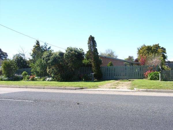 WHAT'S BEHIND THE FENCE? Picture 1