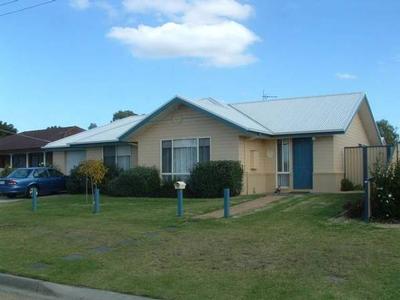 CENTRALLY LOCATED TOWNHOUSE Picture CENTRALLY LOCATED TOWNHOUSE Picture