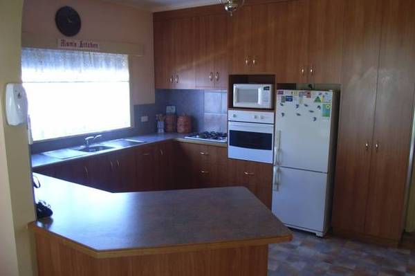 IDEAL FAMILY HOME Picture 3