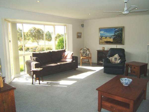 A HOME OF EXCEPTIONAL APPEAL Picture 3
