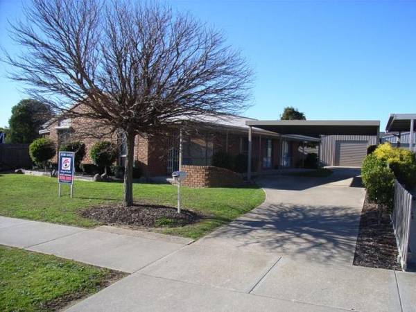 ADJOINING PARKLAND RESERVE Picture 1