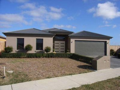 ARCHITECTUALLY DESIGNED FAMILY HOME ON DOUBLE BLOCK Picture