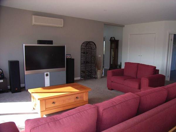 ARCHITECTUALLY DESIGNED FAMILY HOME ON DOUBLE BLOCK Picture 3