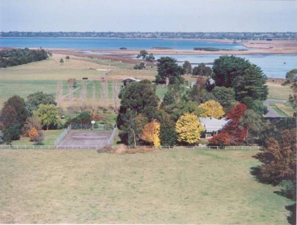 BROADLANDS - SUBSTANTIAL 1900's HOME ON APPROX 6ha's Picture 2