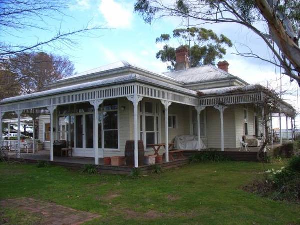 BROADLANDS - SUBSTANTIAL 1900's HOME ON APPROX 6ha's Picture 1