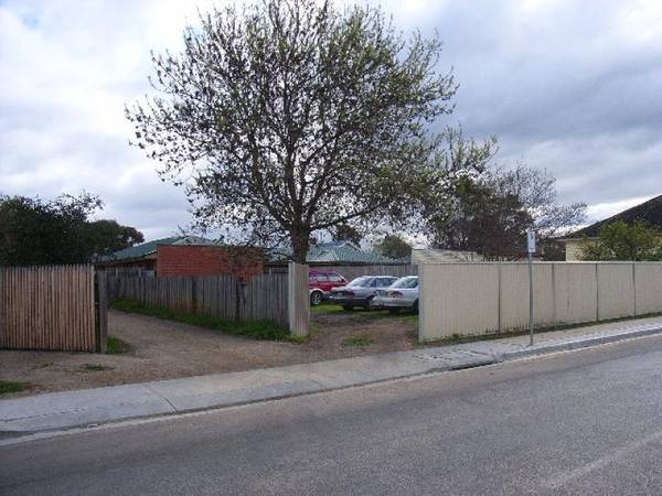 DUAL INCOME - DUAL ACCESS. PRINCES HIGHWAY FRONTAGE Picture 2