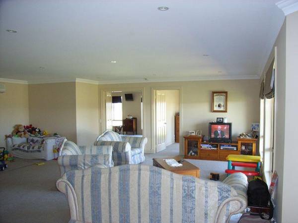 JONES BAY VIEWS Picture 3