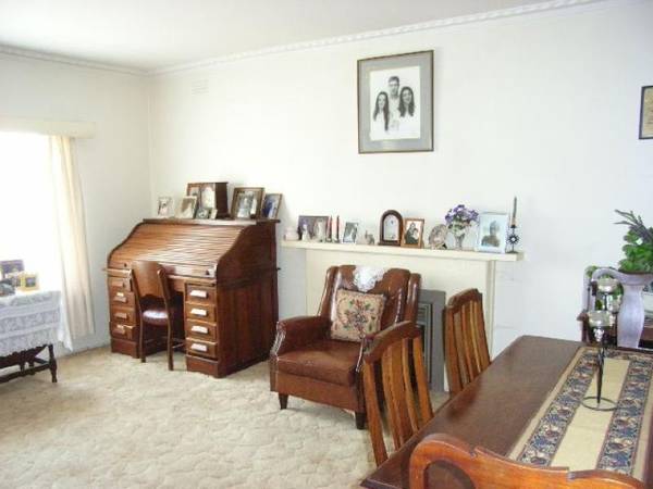 SEPERATE LIVING AREAS - WHAT VALUE! Picture 2