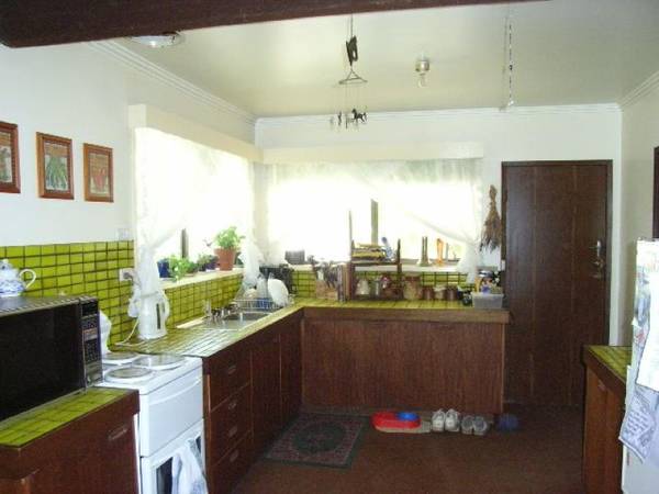 SEPERATE LIVING AREAS - WHAT VALUE! Picture 3