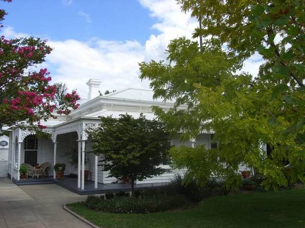 THE BEST OF BOTH WORLDS Picture 2