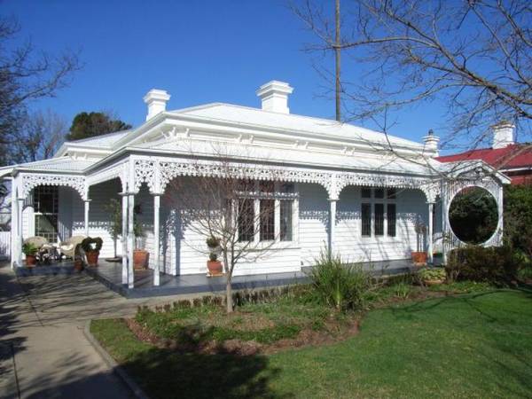 THE BEST OF BOTH WORLDS Picture 1