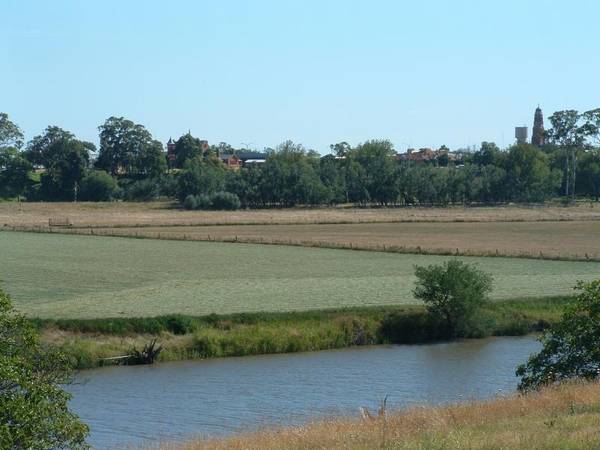 WATERFRONT LAND Picture 1