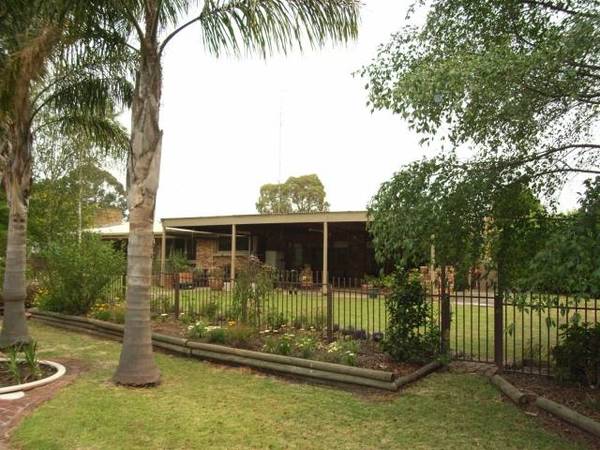 PICNIC POINT- 500M TO MITCHELL RIVER Picture 1