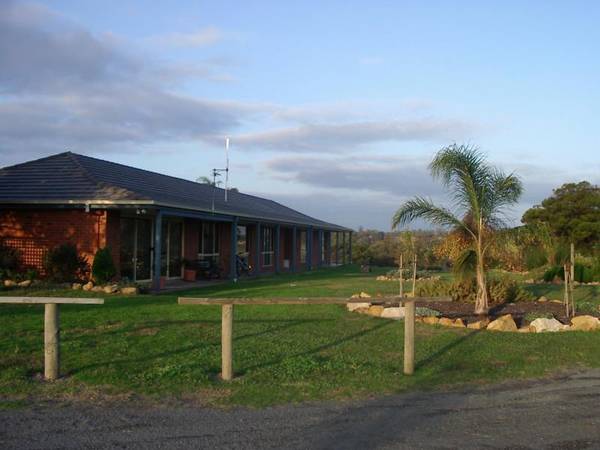 5 STAR COUNTRY LIVING WITH 360' RURAL VIEWS Picture 1