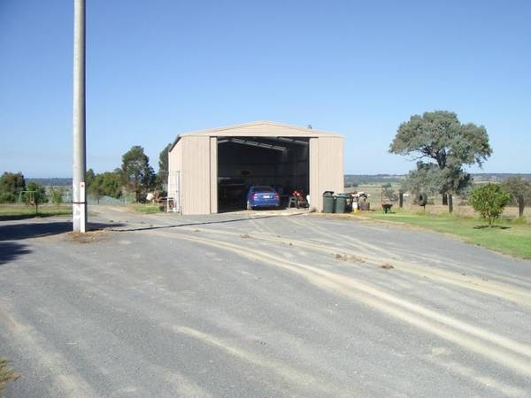 5 STAR COUNTRY LIVING WITH 360' RURAL VIEWS Picture 3