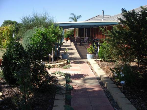 5 STAR COUNTRY LIVING WITH 360' RURAL VIEWS Picture 2