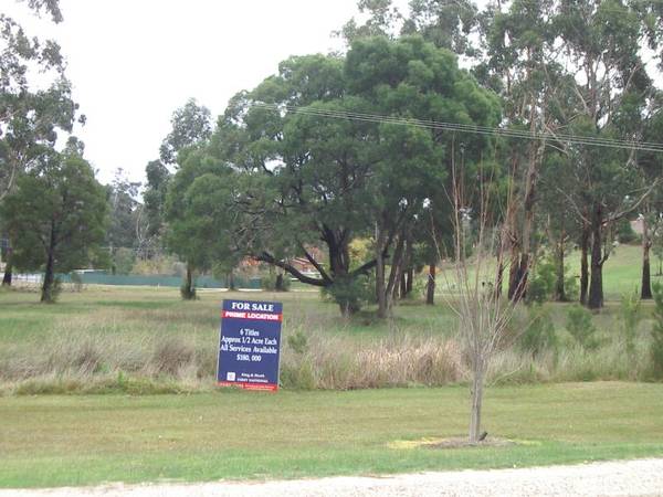 6 TITLES - PRIME MAIN STREET LOCATION! Picture 2