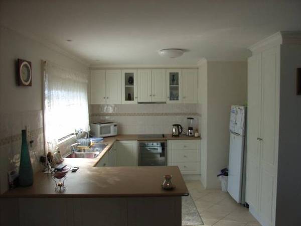 EDGE OF TOWN Picture 3