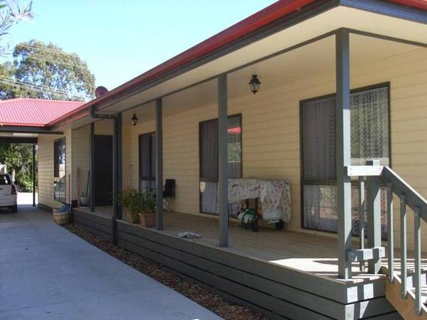 EDGE OF TOWN Picture 2