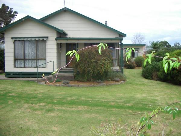 FAMRLET WITH GORGEOUS RURAL VIEWS Picture 1